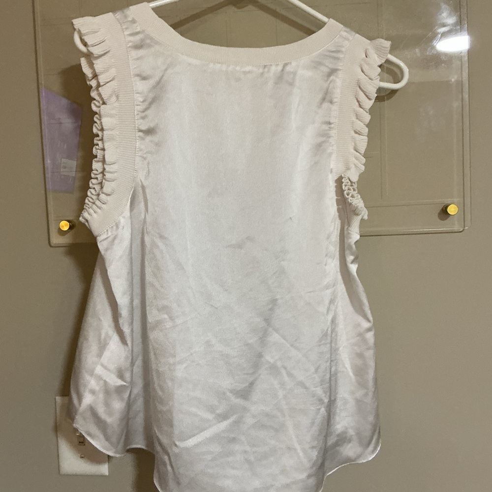 Chic White Ruffled Blouse - Picture 2 of 6